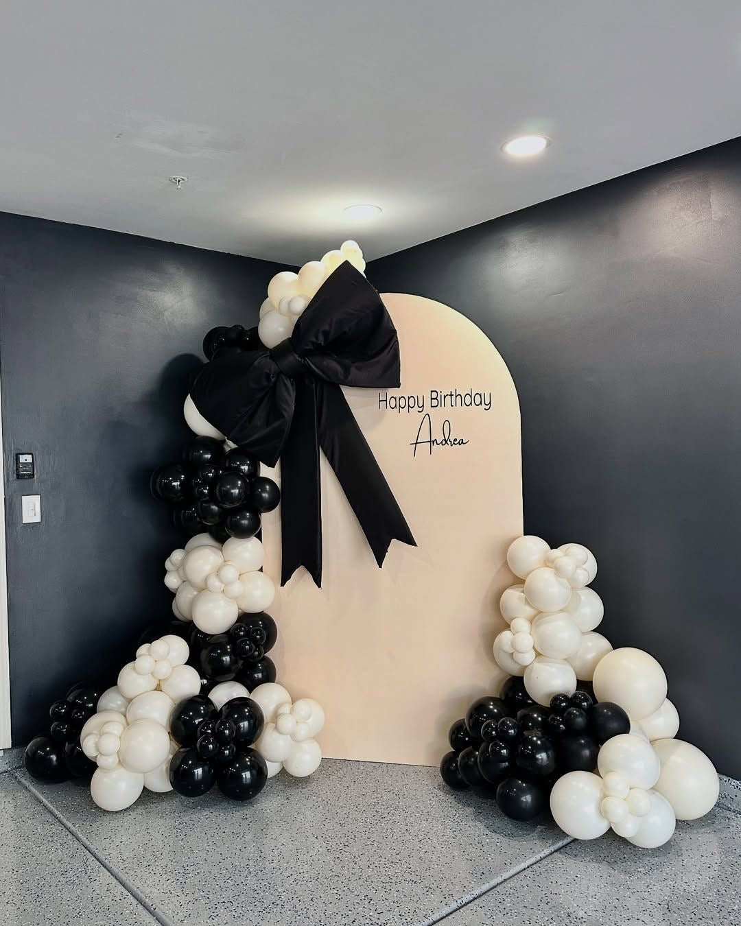 Elegant birthday backdrop for her with stylish design – YOLO Events

